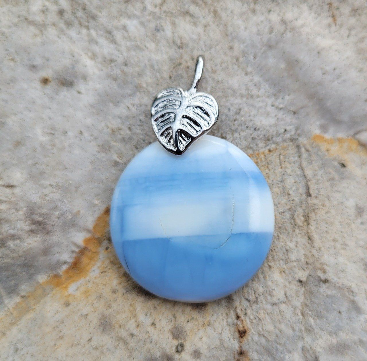 Pendentif Daxon En Métal Doré Feuille - Plaqué Or Massif Occasion TBE