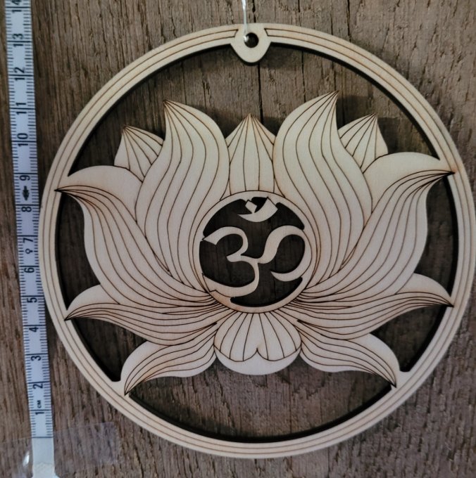 Fleur de lotus et Om en bois 14 cm à accrocher ou poser