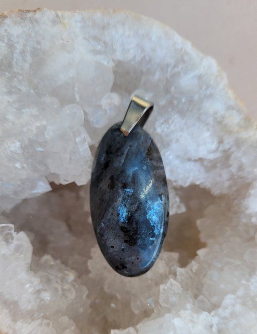 pendentif-larvikite