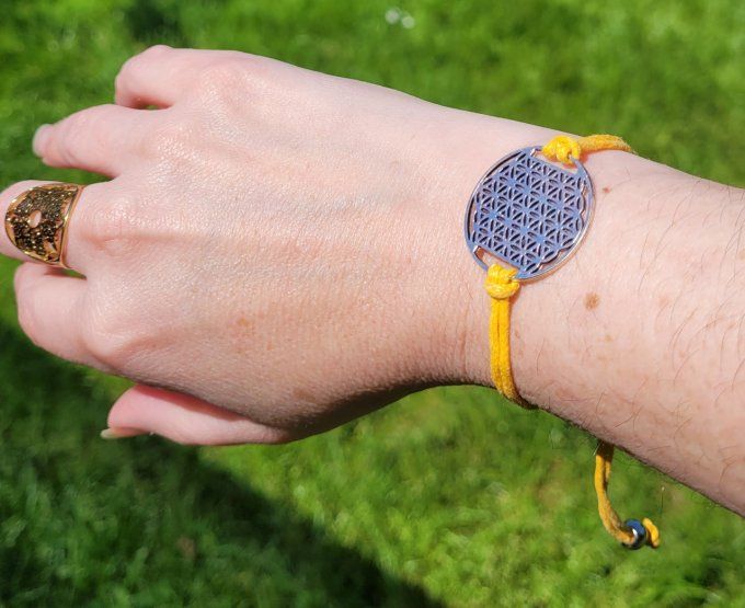 Bracelet en coton, réglable avec fleur de vie en métal- coloris au choix