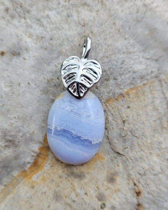 pendentif-calcédoine-bleue-calcite