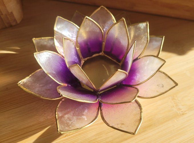 Bougeoir lotus en coquillage violet 7eme chakra: coronal