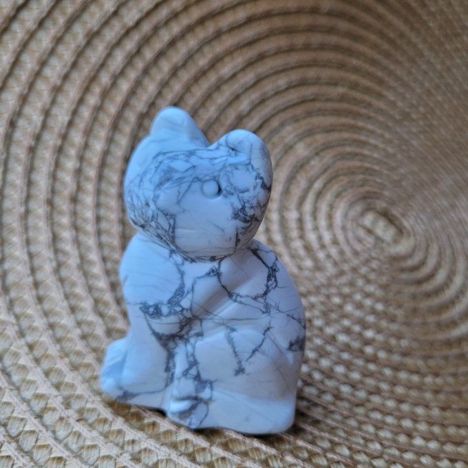 Chat en Howlite
