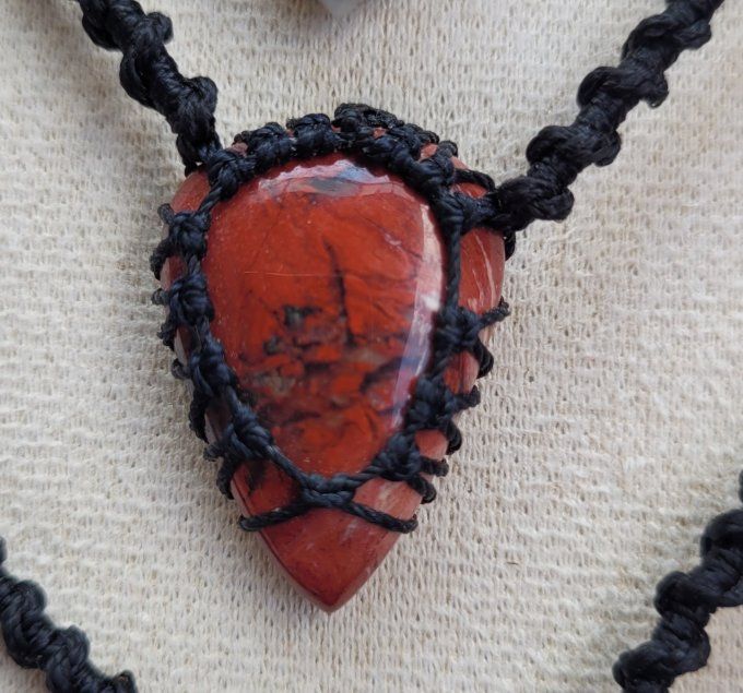 Collier en macramé avec Jaspe rouge