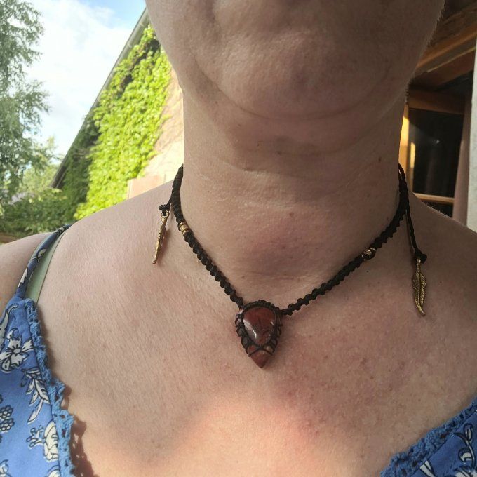 Collier en macramé avec Jaspe rouge