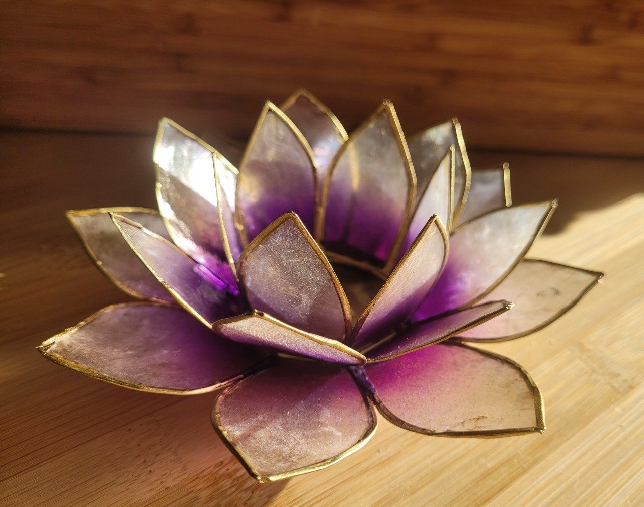 Bougeoir lotus en coquillage violet 7eme chakra: coronal