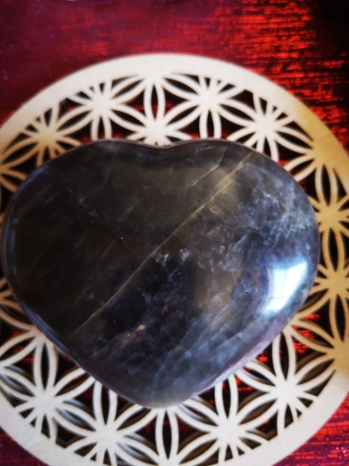 Cœur en pierre de lune noire 330 grammes