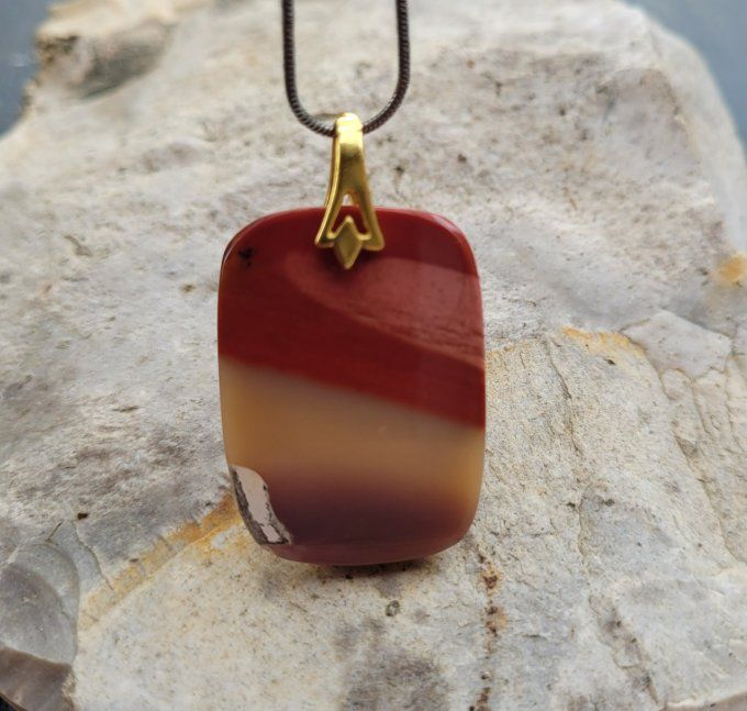 Pendentif en Mookaite avec Bélière en plaqué or