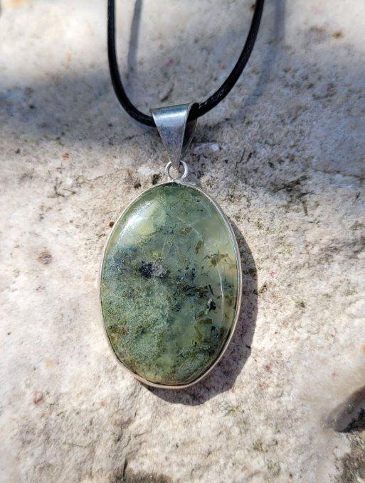 Pendentif en Prehnite et argent