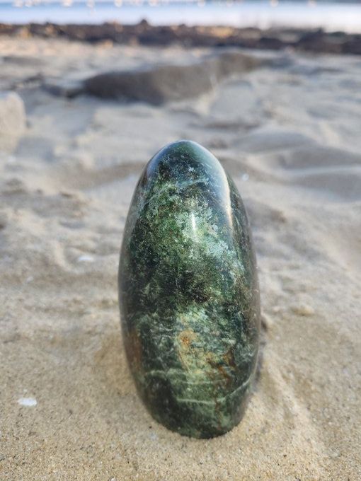 Chrysoprase polie . Forme libre 600 grammes