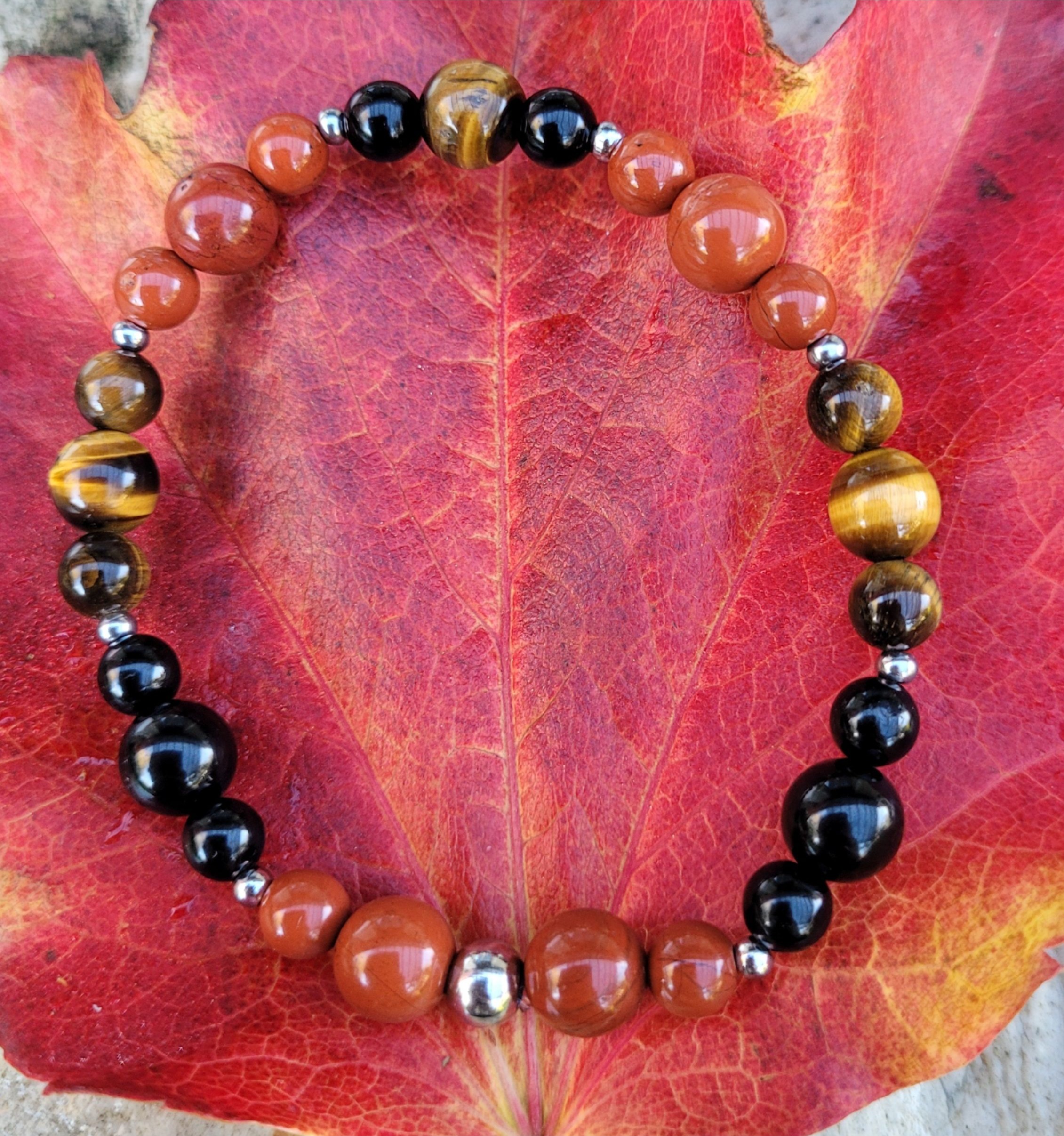 Oeil de tigre, Jaspe rouge et Tourmaline noire