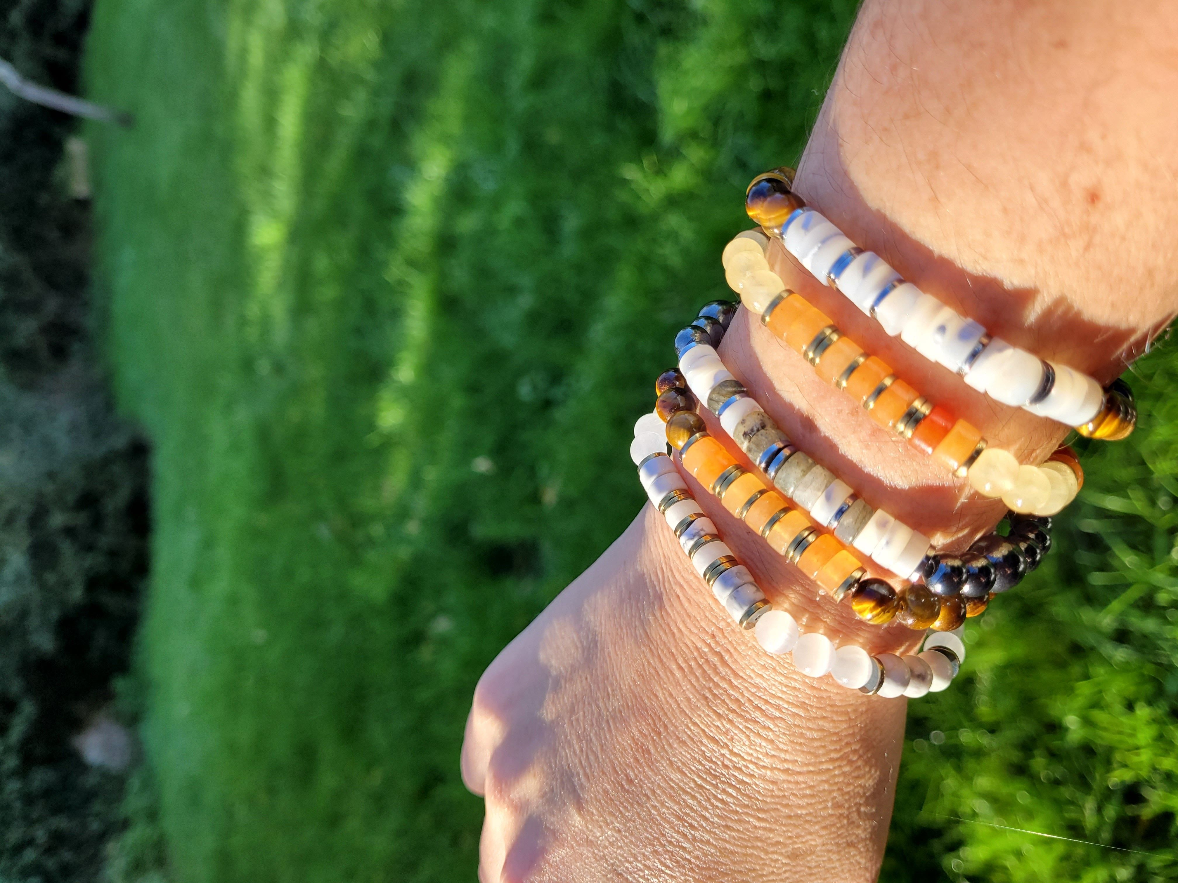 multi bracelets en pierres