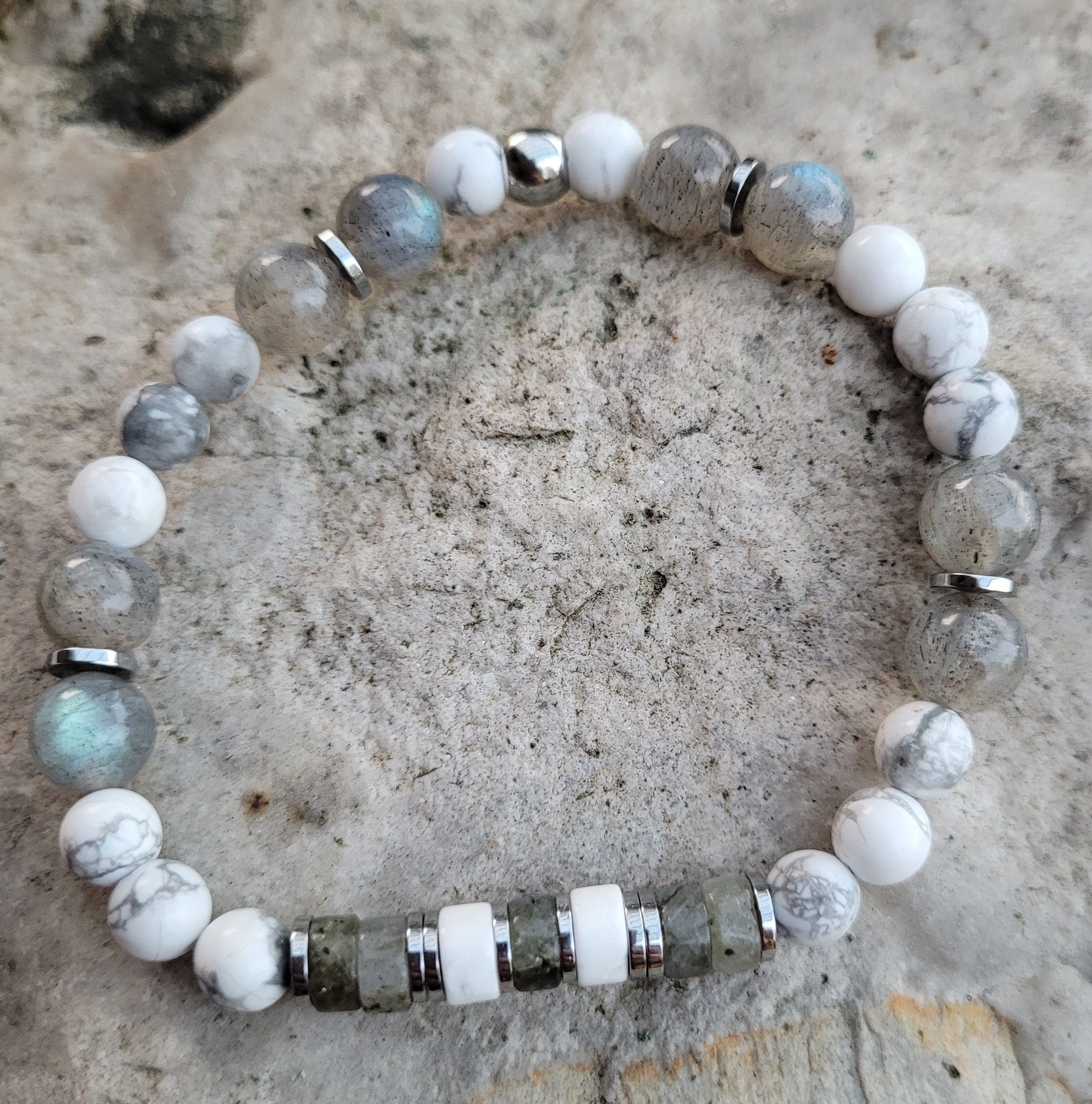 Labradorite et Howlite