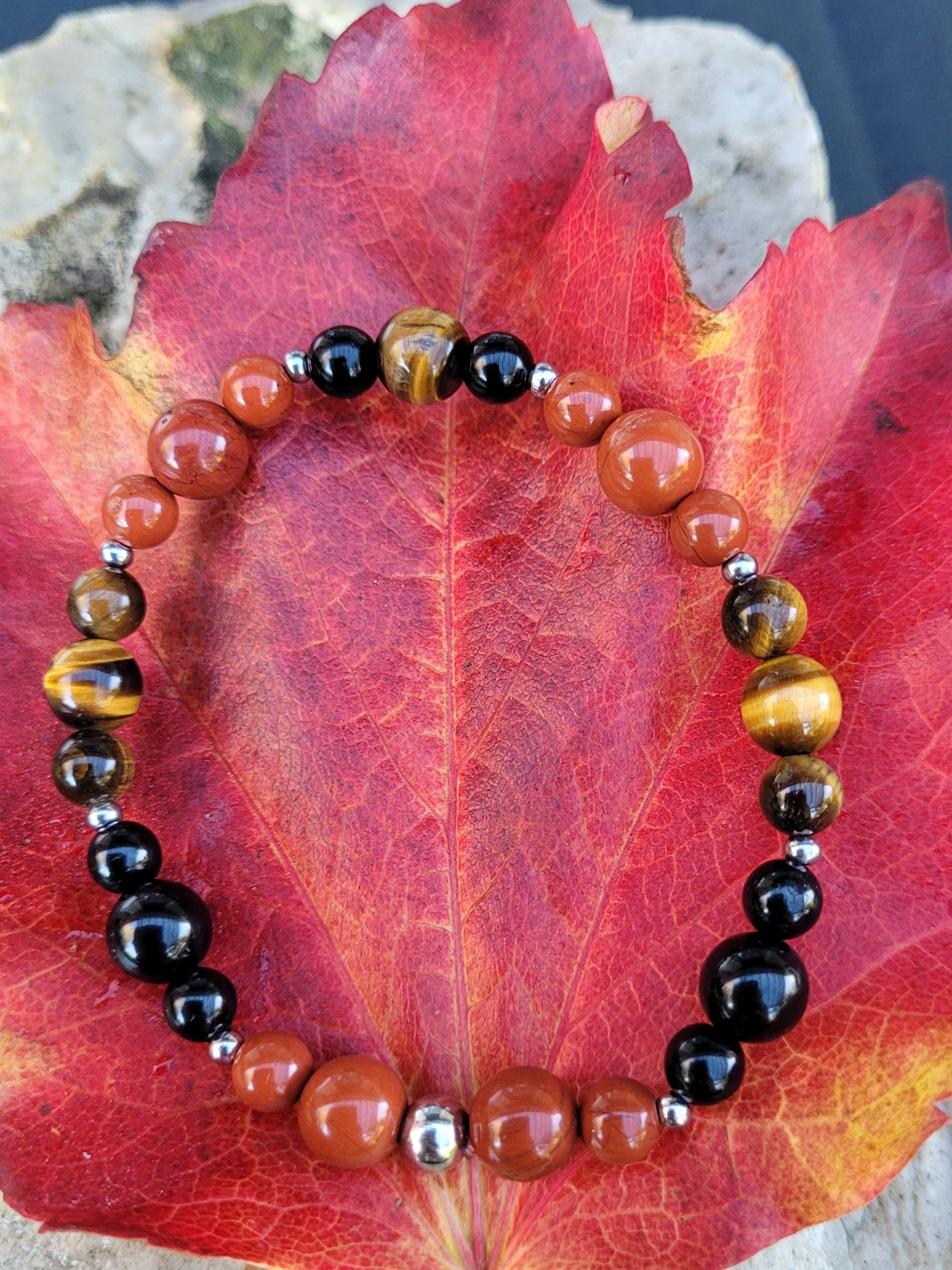 Oeil de tigre, Jaspe rouge et Tourmaline noire