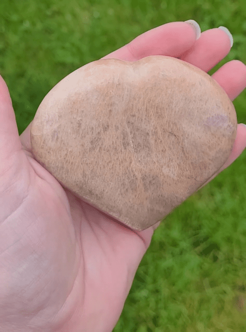 Coeur en pierre de soleil (cliquez sur le photo pour la voir en vidéo)